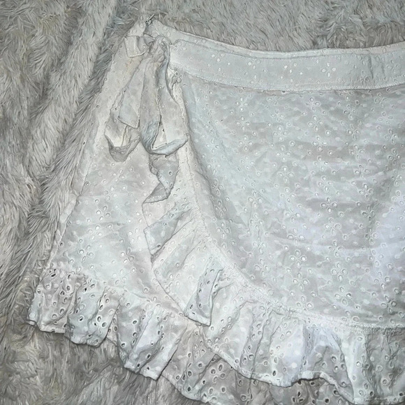 White Forever 21 plus skirt size 2xl - Picture 2 of 5